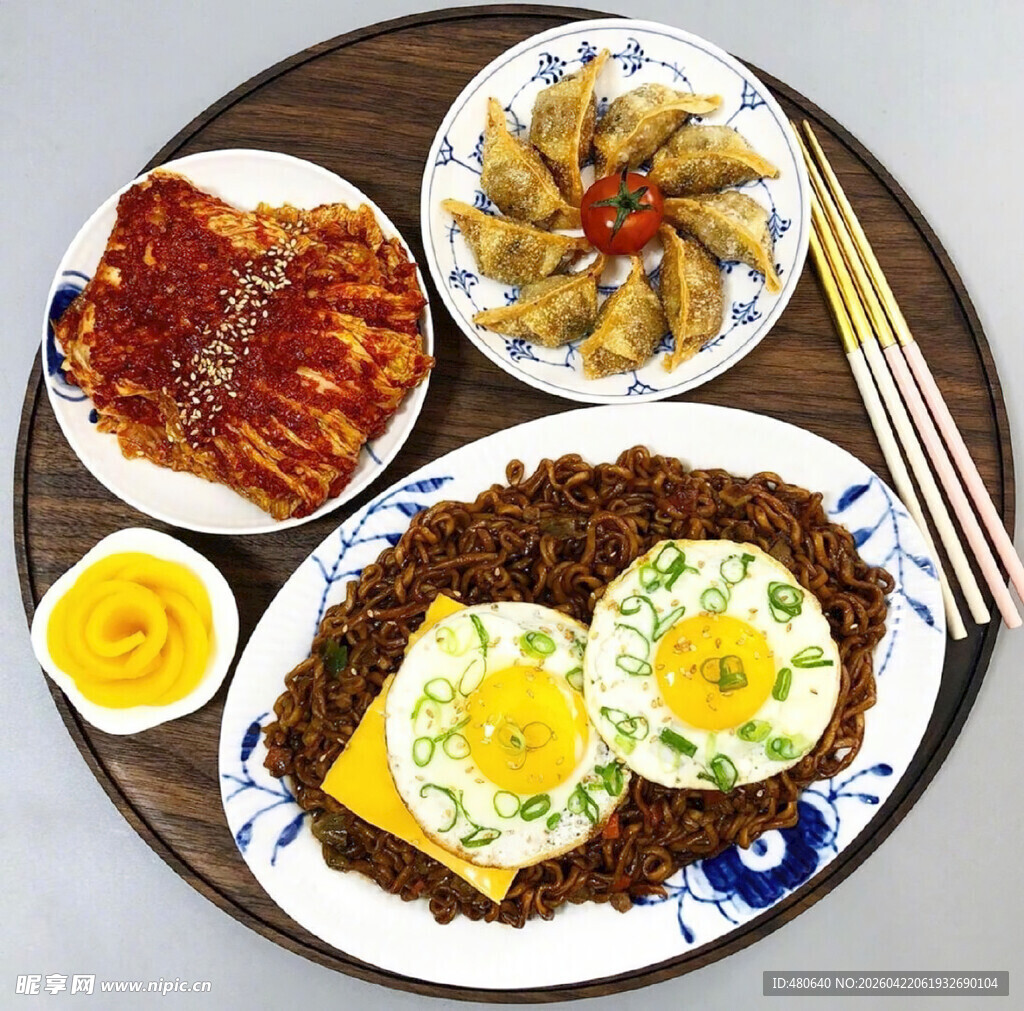 韩式美食拼盘美味诱人