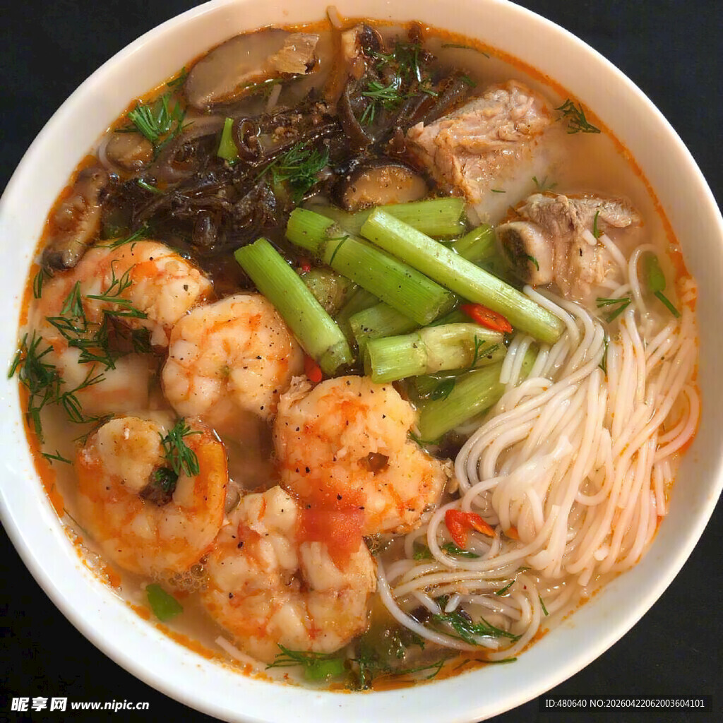 鲜虾时蔬米线汤