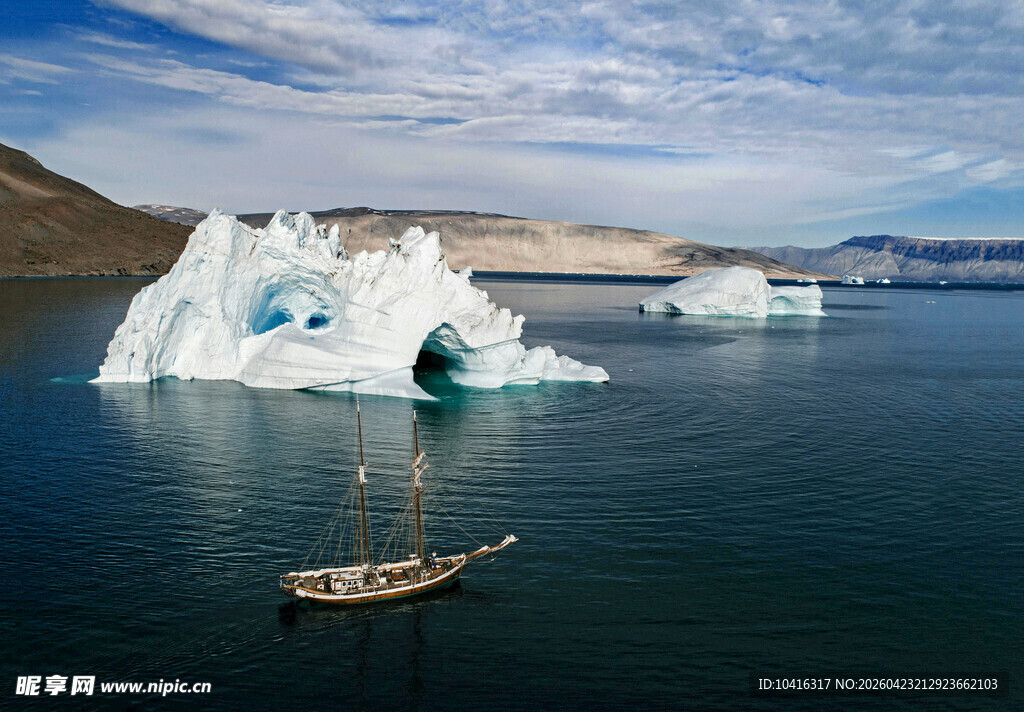 格陵兰岛冰山帆船