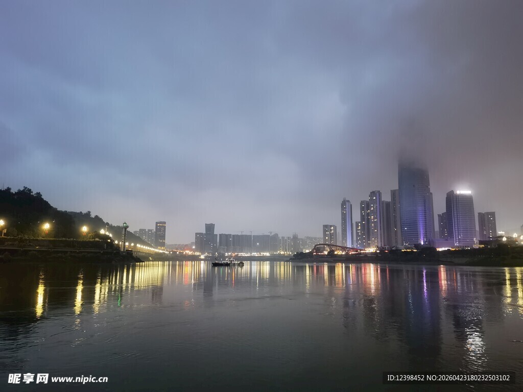 城市河畔夜景风光