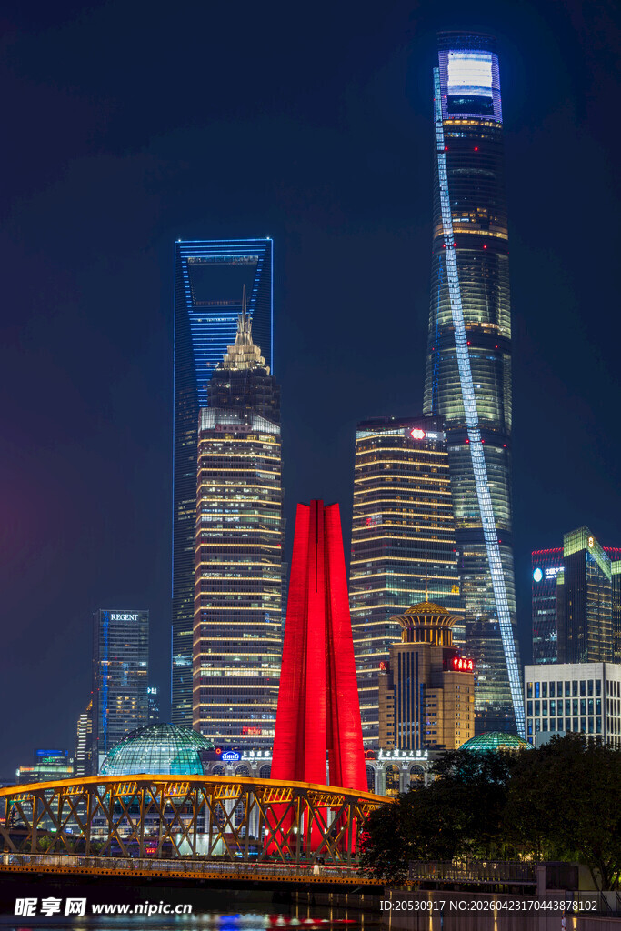 上海城市地标建筑和英雄纪念塔夜