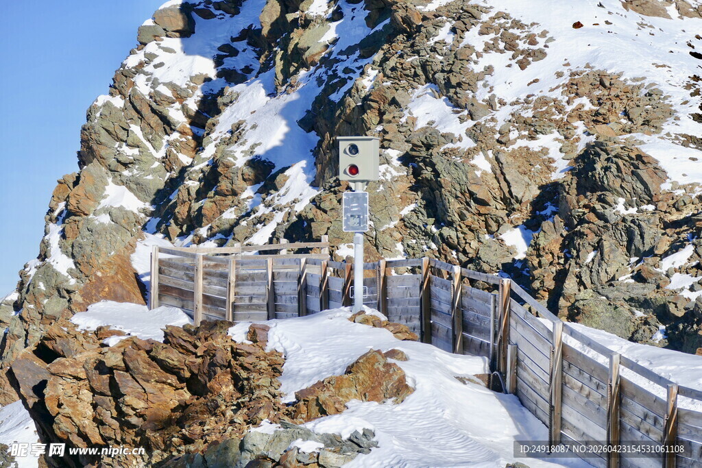 雪山栈道景观