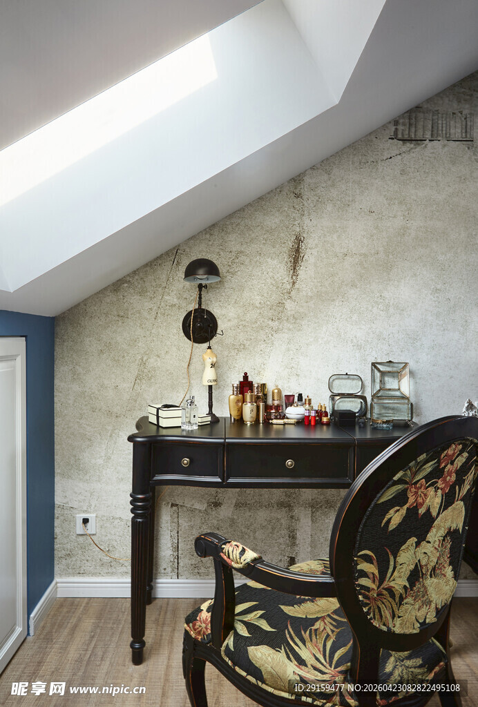 复古阁楼角落的精致布置