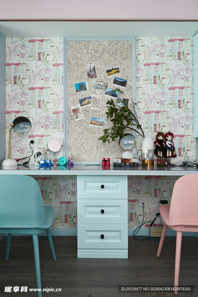 温馨多彩的创意工作角落