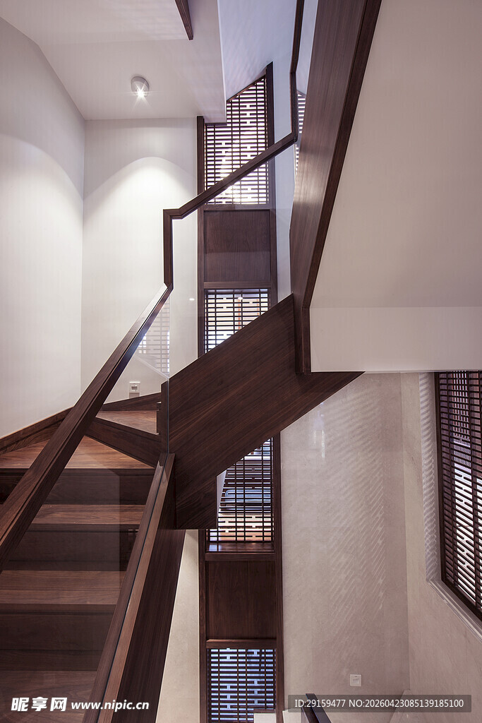 现代简约风室内木质楼梯