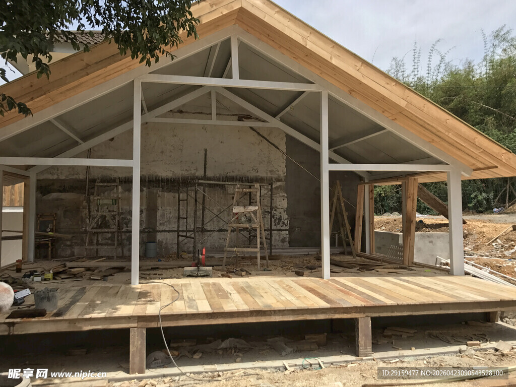 在建木质结构房屋