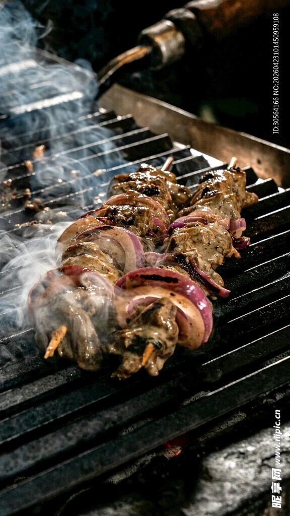 烤架上的美味烤肉
