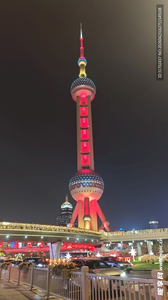东方明珠夜景璀璨夺目
