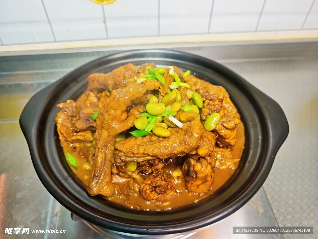 美味砂锅炖菜毛豆烧鸡 红烧鸡锅