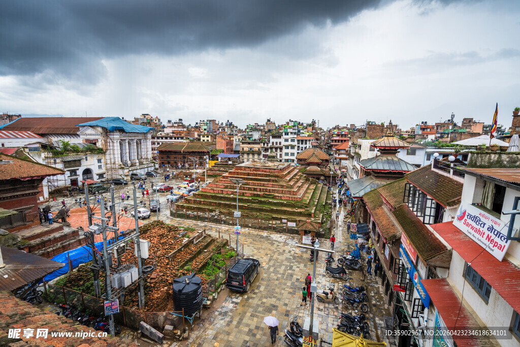俯瞰多彩城市街景