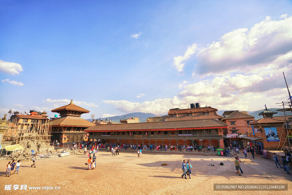 拉萨大昭寺广场风光