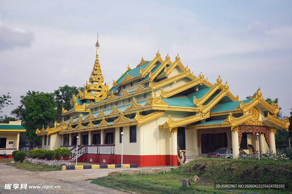 东南亚风格华丽寺庙建筑