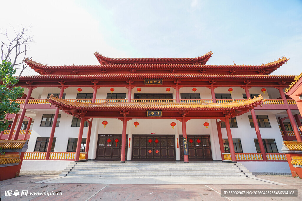 中式传统庙宇建筑外观