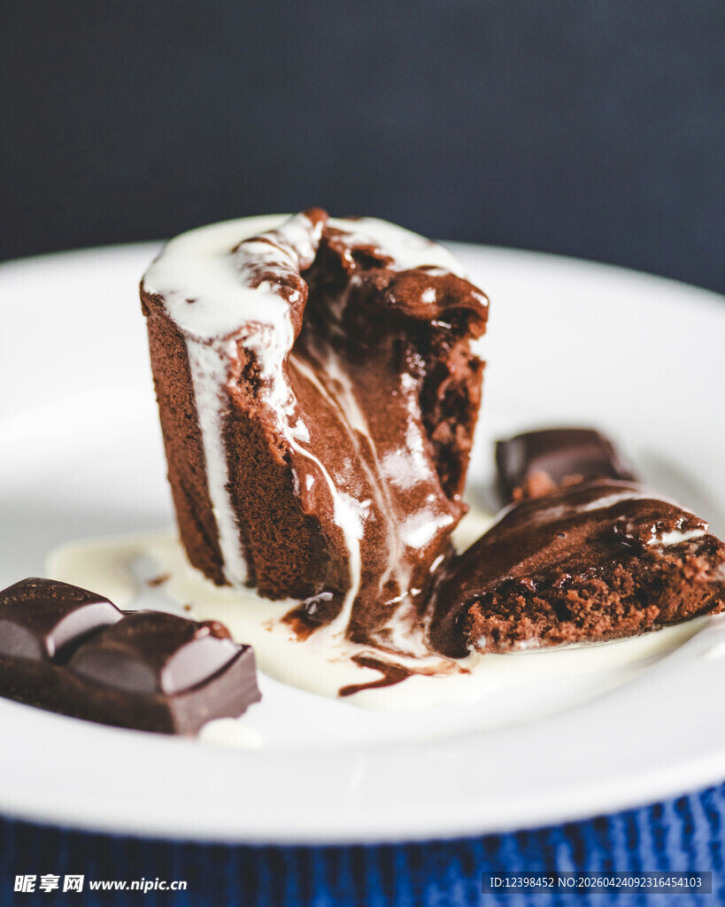 美味巧克力熔岩蛋糕