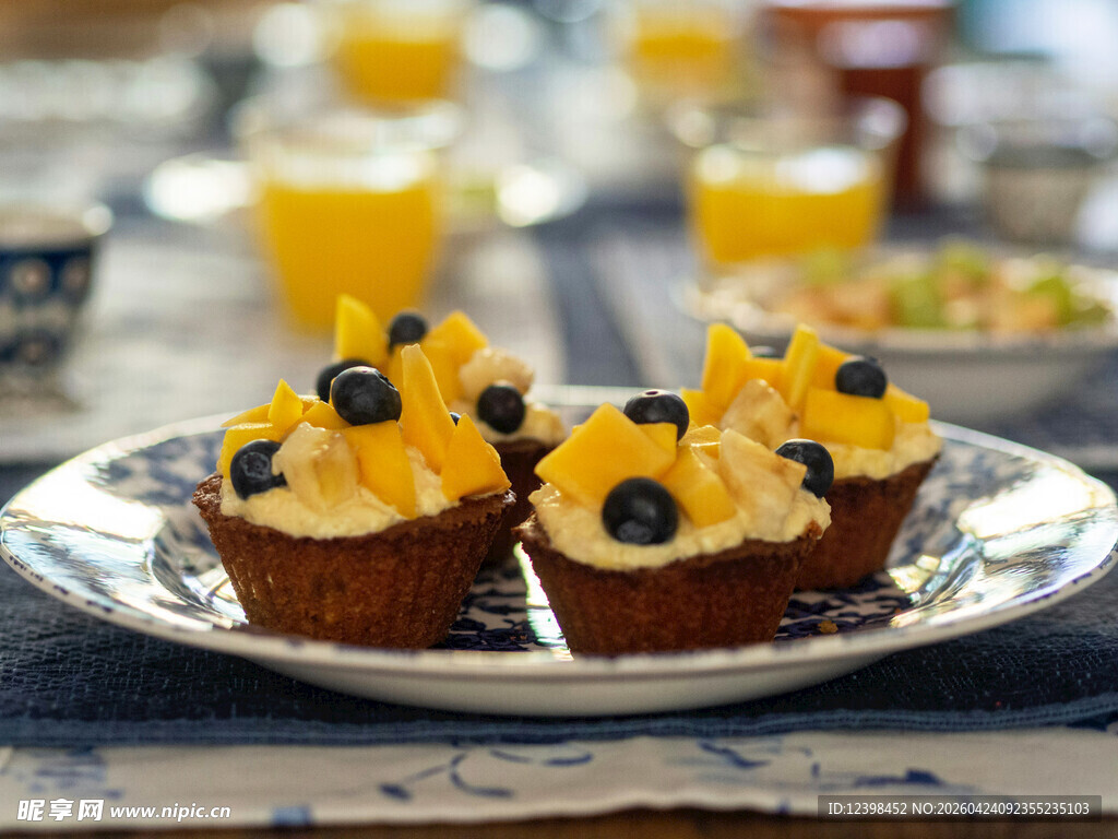 美味蓝莓奶油小蛋糕