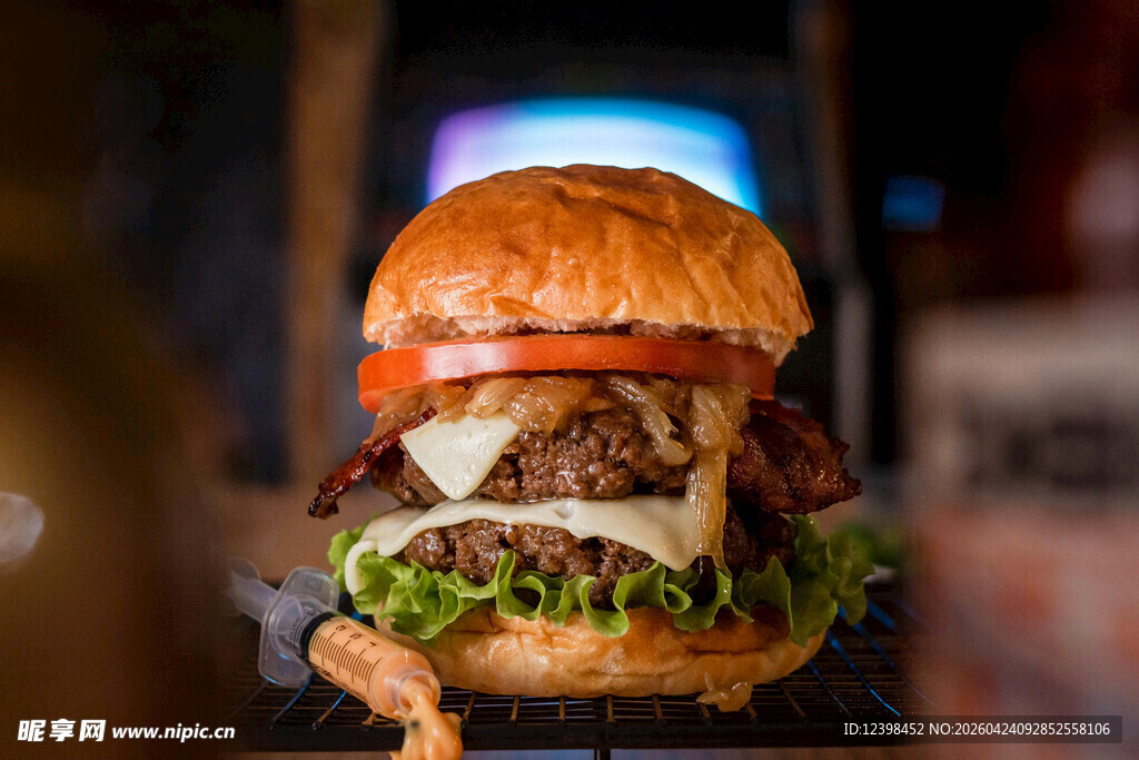 美味多汁的双层牛肉汉堡