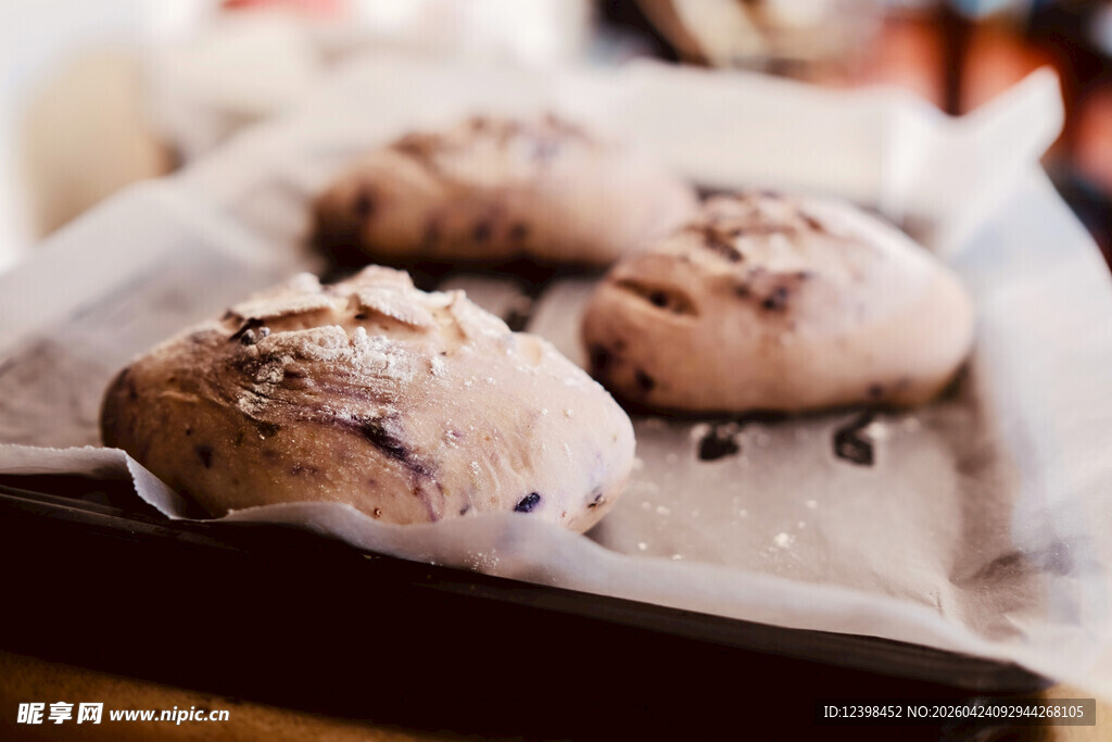 美味蓝莓面包新鲜出炉