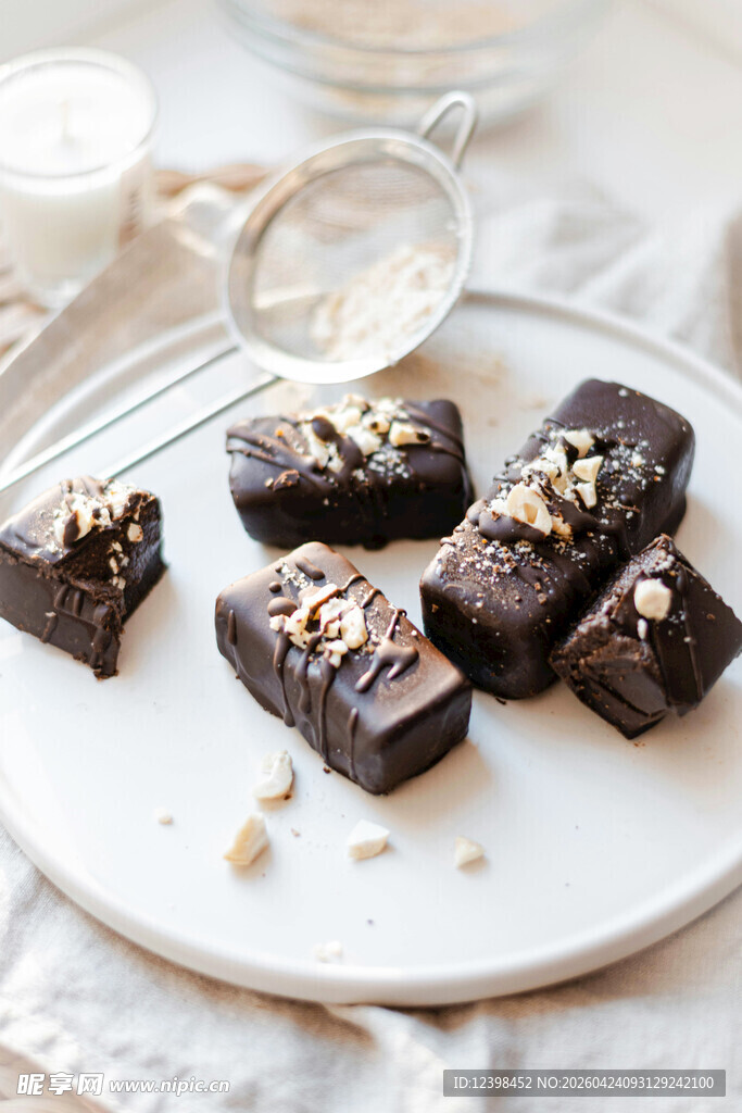 美味巧克力坚果糕点