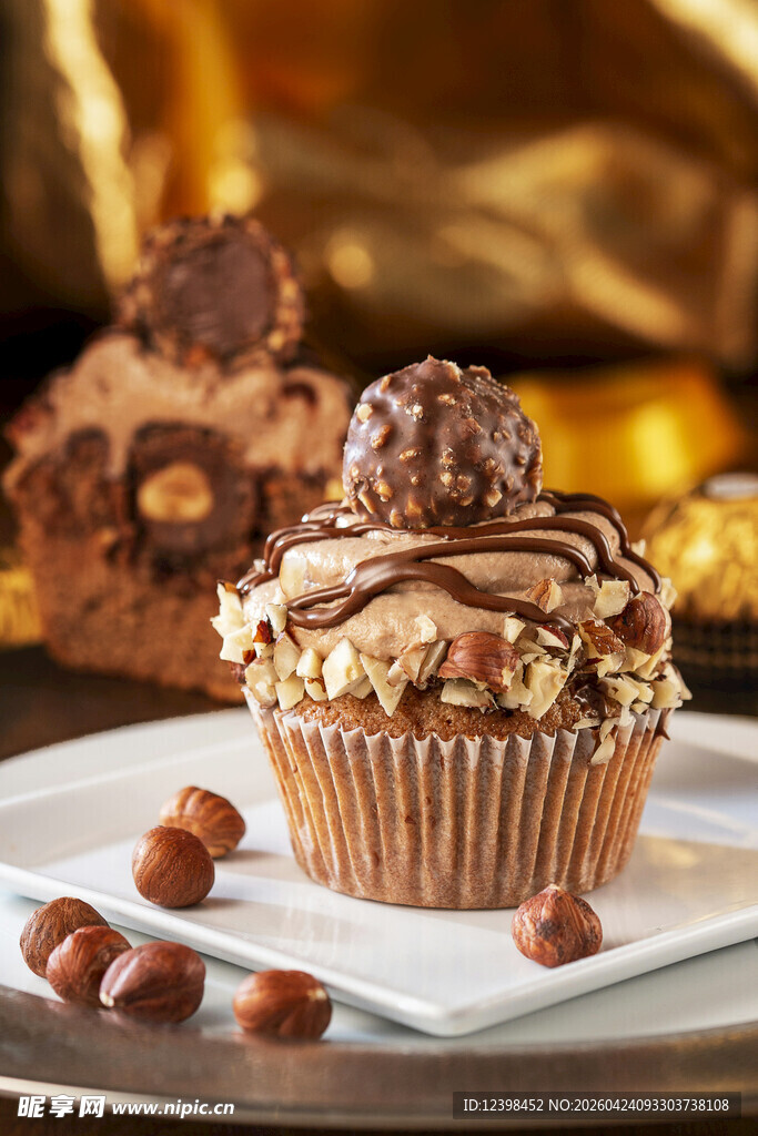美味榛果巧克力纸杯蛋糕