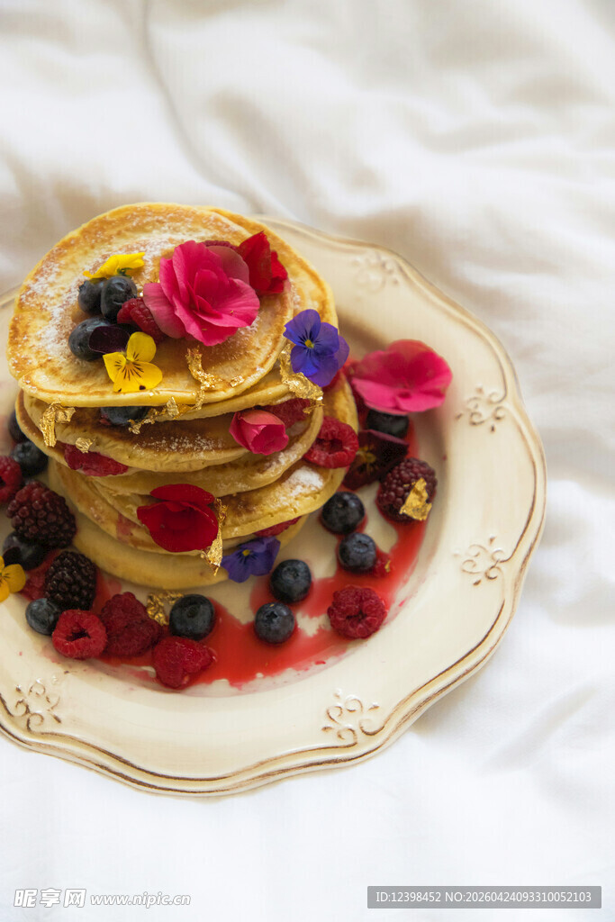 美味浆果玫瑰松饼