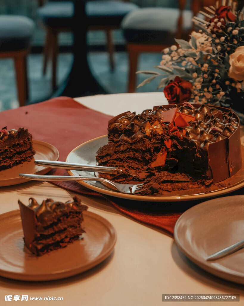 美味巧克力蛋糕摆盘展示