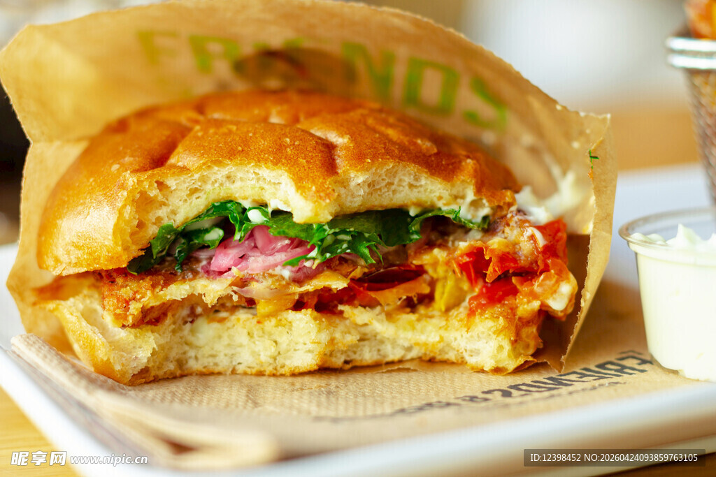 美味多汁的特色汉堡