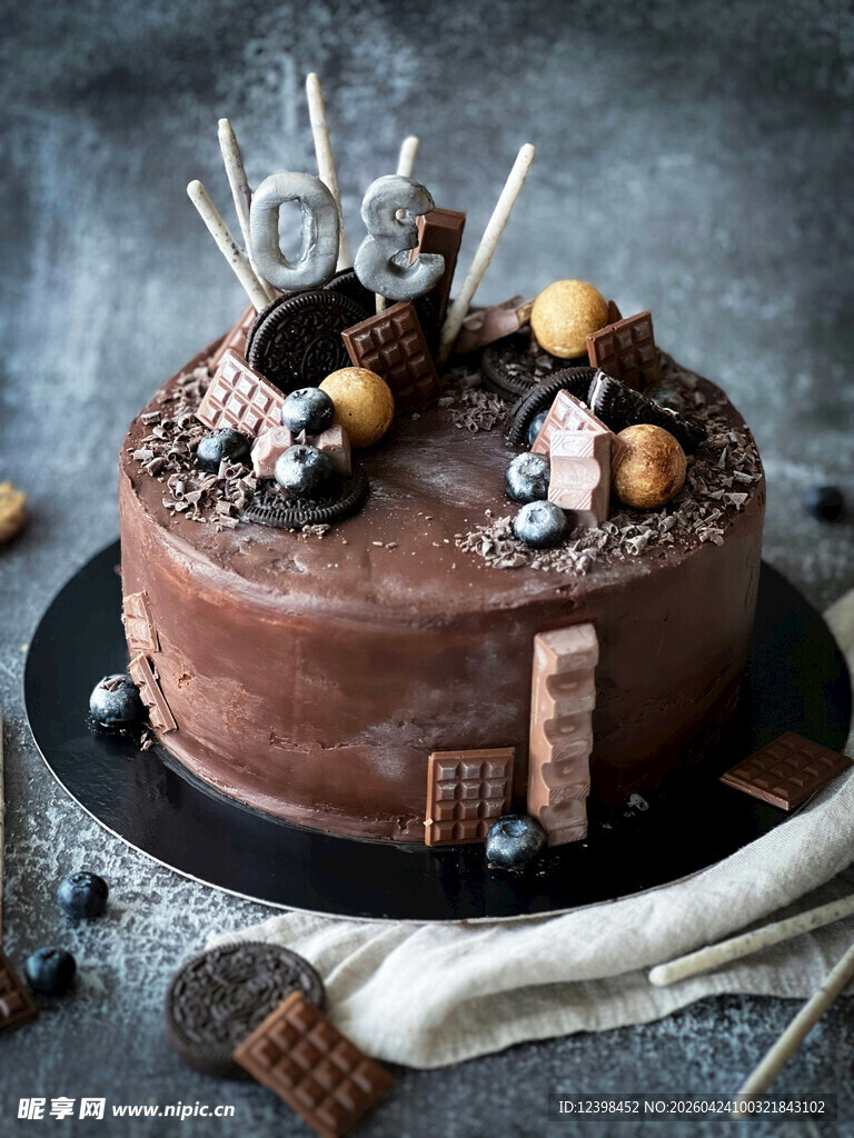 巧克力装饰蛋糕