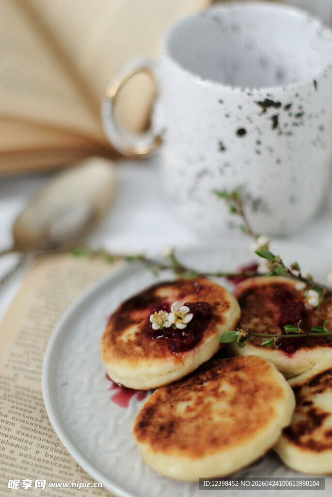 美味松饼搭配清新装饰