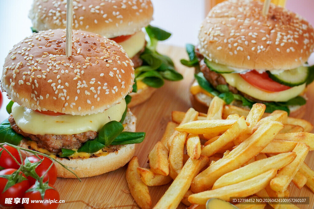 美味汉堡配香脆薯条