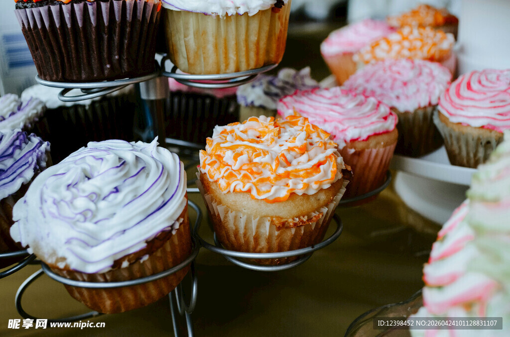 多彩美味纸杯蛋糕展示