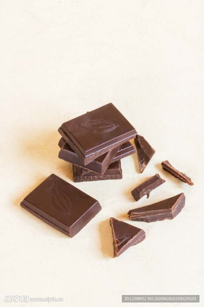 堆叠的美味巧克力块