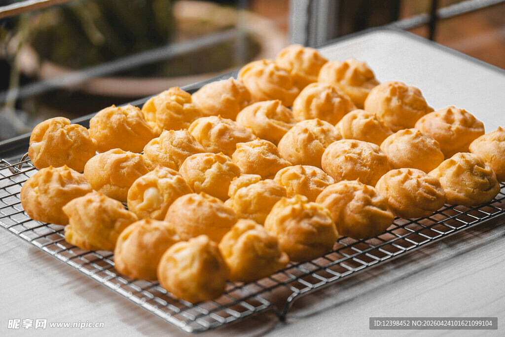 美味泡芙整齐摆放