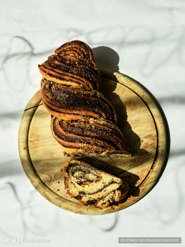 美味巧克力螺旋蛋糕