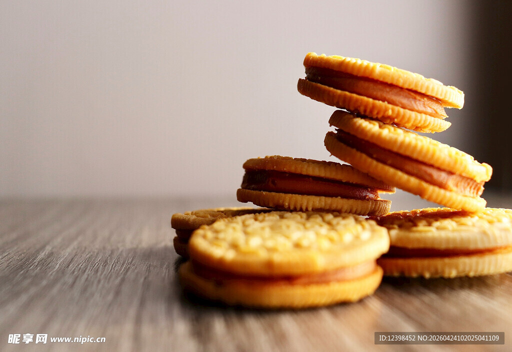 堆叠的美味夹心饼干