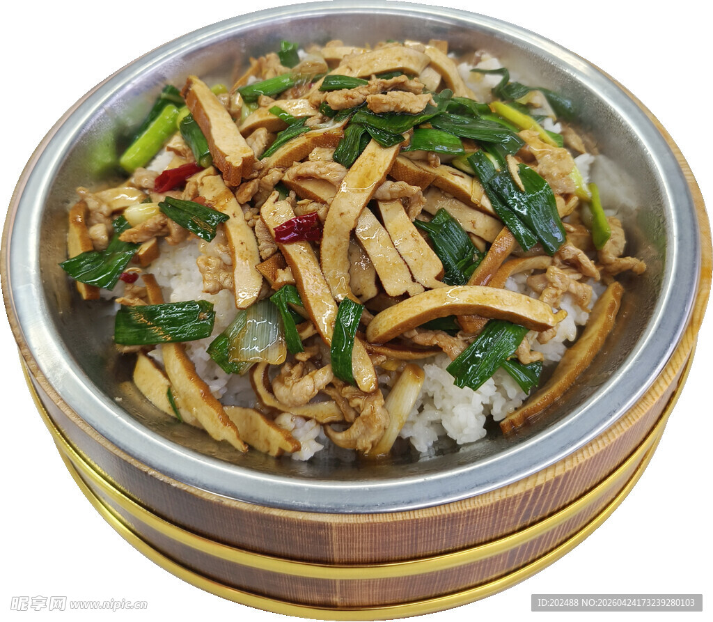 蒜苗香干肉丝木桶饭