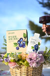蓝莓礼盒与鲜花篮组合
