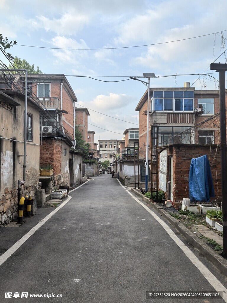 宁静的日式小巷街道