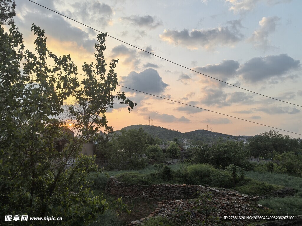 黄昏下的田园风光