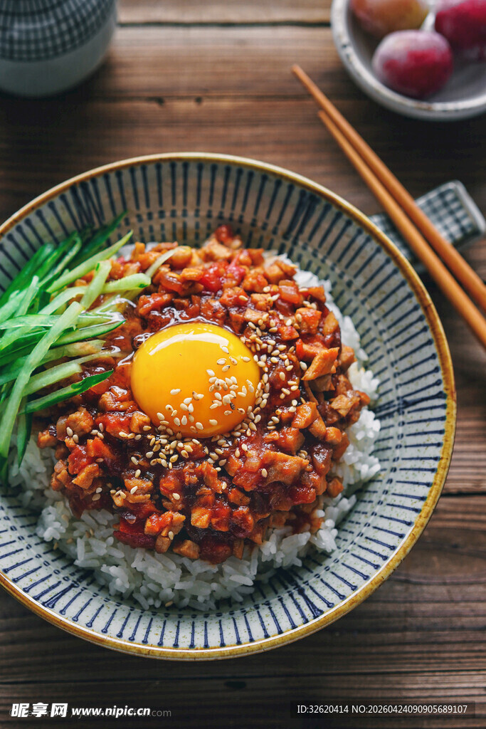 肉酱盖饭