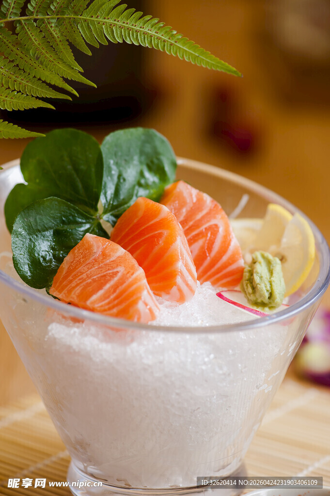 冰鲜三文鱼刺身