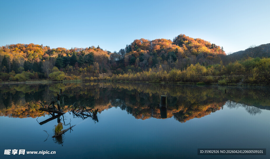 湖光山色倒影美景如画