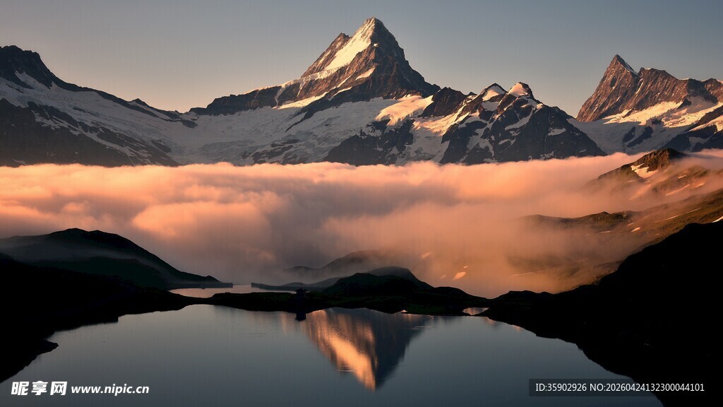 壮丽山景与湖面倒影奇观