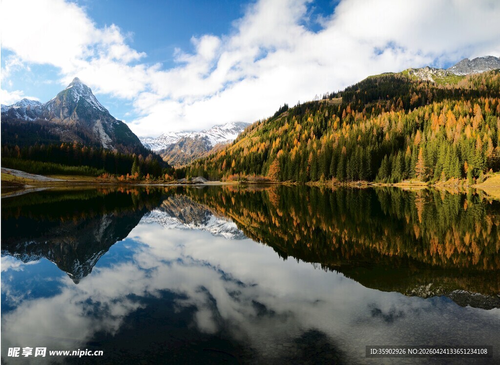 秋日山水湖景美丽风光