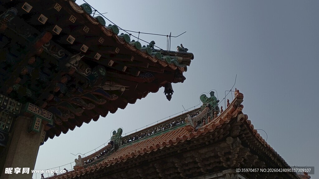 中式古建筑屋顶一角