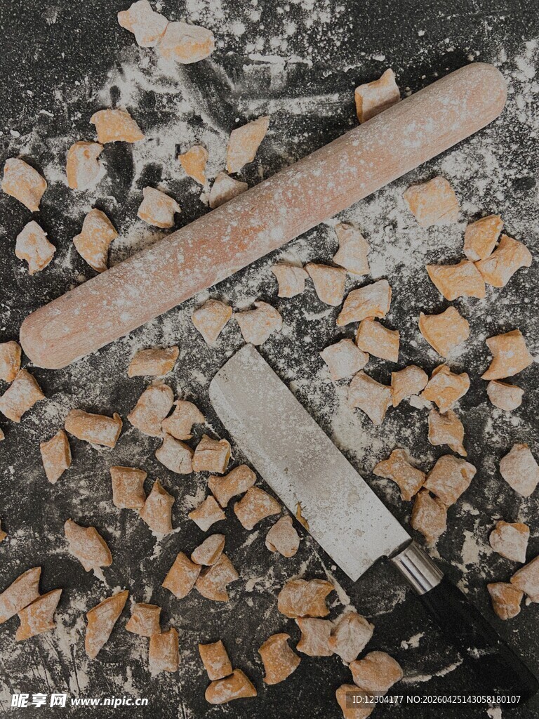 打磨工具与碎屑