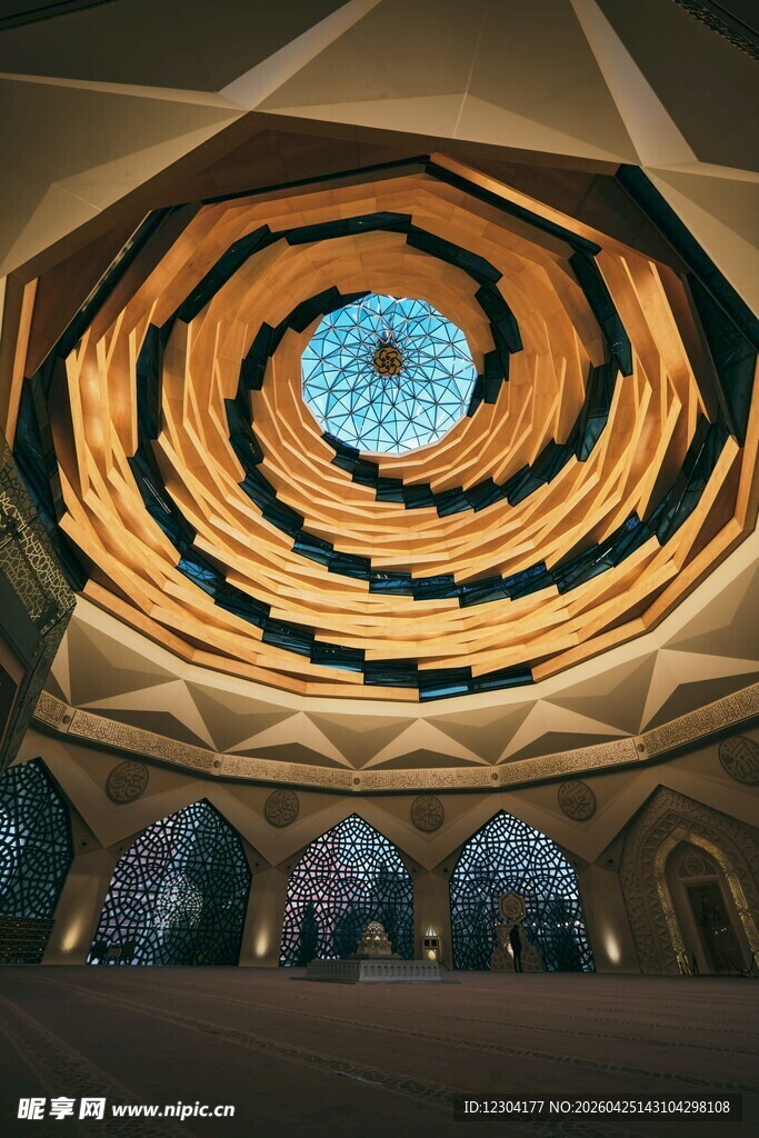 华丽穹顶建筑内部景观