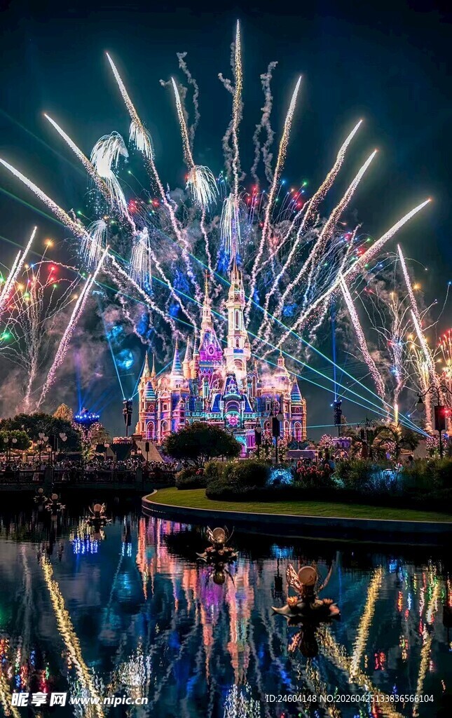 绚丽烟花下的摩天轮夜景