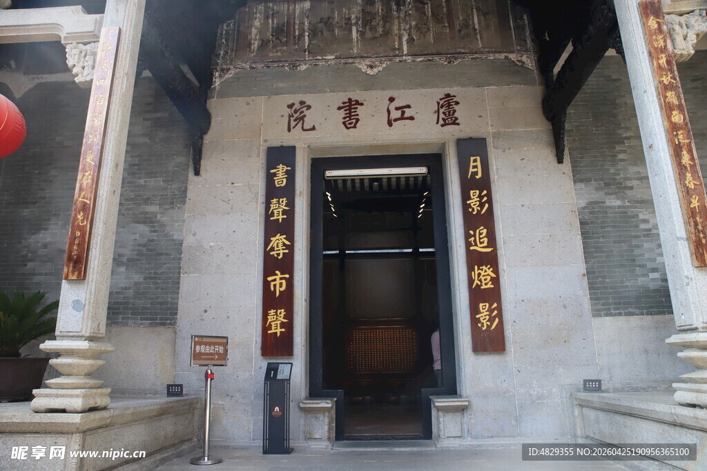 古老庙宇大门