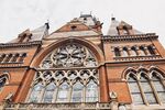 英式哥特风建筑外观特写