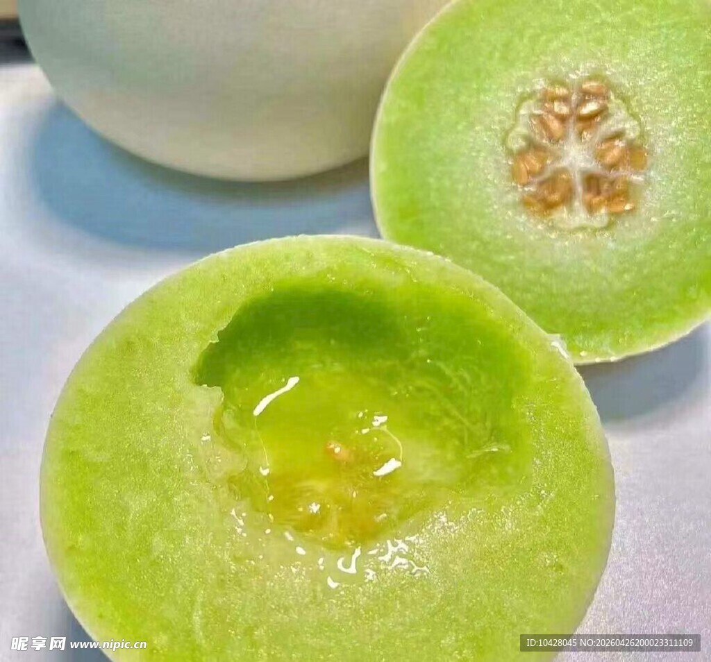 切开的新鲜绿瓤甜瓜 小蜜25